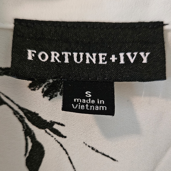 Patterned White and Black Women's Shirt - Picture 2 of 4